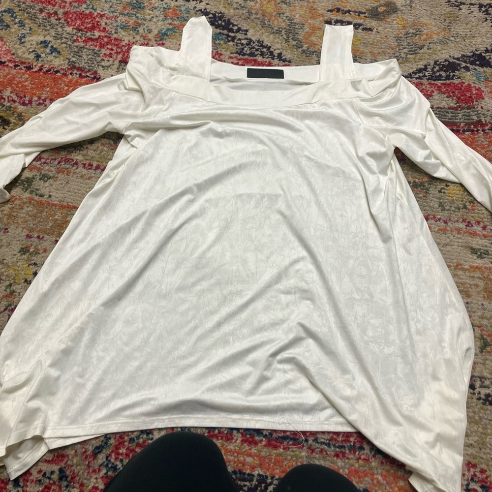 The Pyramid Collection White Women’s Large 3/4 Sleeve Shoulder Blouse Spring